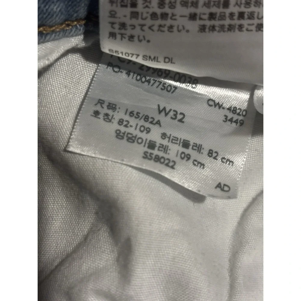 Levi's Women's W32 Medium Wash Blue Cotton Blend‎ Denim Classic Bermuda Shorts